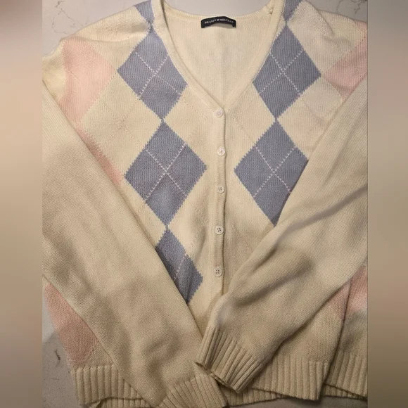 Brandy Melville Pink and Blue Argyle Cardigan - Picture 3 of 6